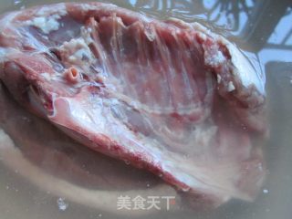 榨菜玉米鸭块汤的做法步骤：1