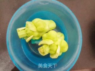 翡翠头排骨煲汤的做法步骤：1