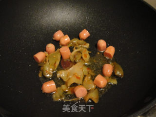 榨菜Q肠蛋仔面的做法步骤：3