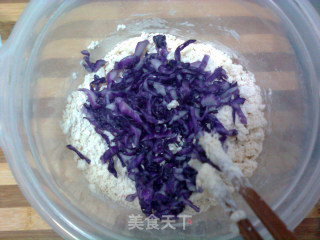 紫甘蓝豆渣饼的做法步骤：5