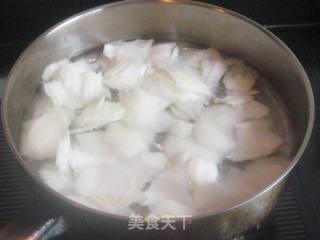 咸肉片炒白菜帮子的做法步骤：2