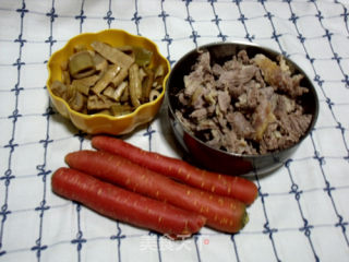 胡萝卜竹笋烧牛肉的做法步骤：2