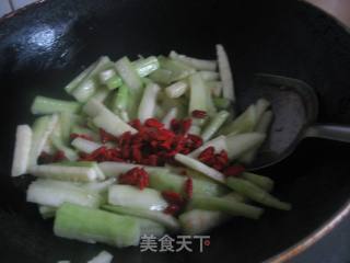 枸杞丝瓜的做法步骤：4