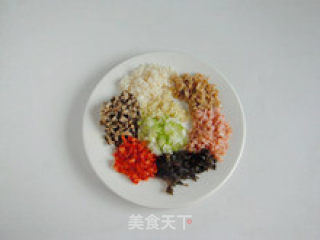 八宝榨菜卷的做法步骤：3