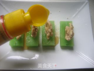 核桃莴笋的做法步骤：7