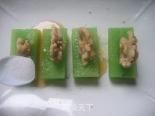 核桃莴笋的做法步骤：8