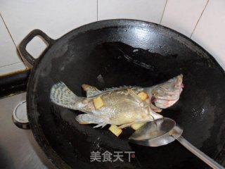 金针荷包桂鱼汤的做法步骤：6