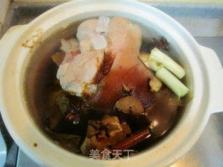 冰糖肘子---陪你一起过寒冬的做法步骤：5