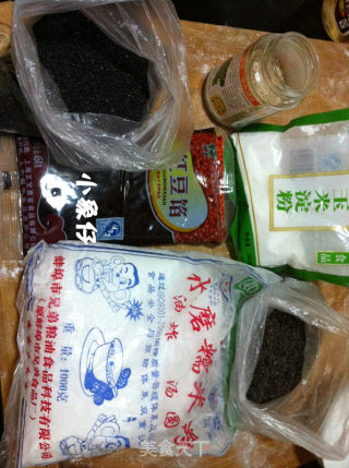 芝麻红豆糯米卷的做法步骤：1