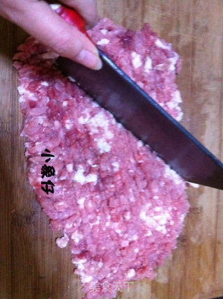 白菜猪肉生煎锅贴的做法步骤：1