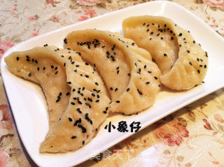 白菜猪肉生煎锅贴的做法步骤：8