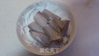 红烧带鱼的做法步骤：1