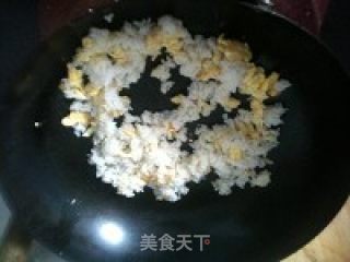 虾仁炒饭的做法步骤：3