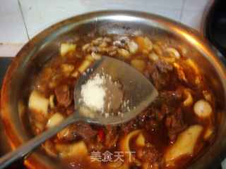 牛腩口蘑炖土豆粉的做法步骤：10