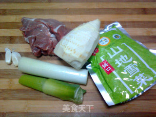 朴素的美味——冬笋酸菜肉丝的做法步骤：1