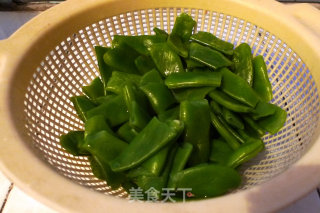 芸豆腐竹炖肉片的做法步骤：1