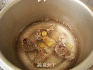 骨头汤的做法步骤：3