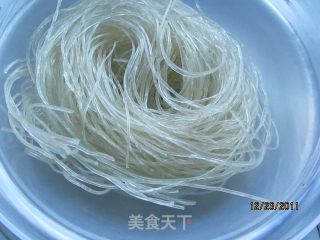 炒粉丝的做法步骤：1
