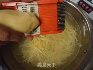 青椒土豆丝的做法步骤：2
