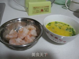 鲜虾滑蛋的做法步骤：1