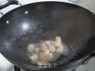 鲜虾滑蛋的做法步骤：2