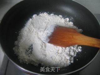 【创意新派菜】莲蓉糕的做法步骤：2