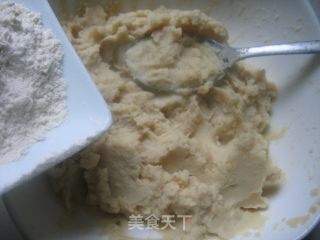 【创意新派菜】莲蓉糕的做法步骤：4