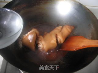 【创意新派菜】猪手焖莲藕的做法步骤：6
