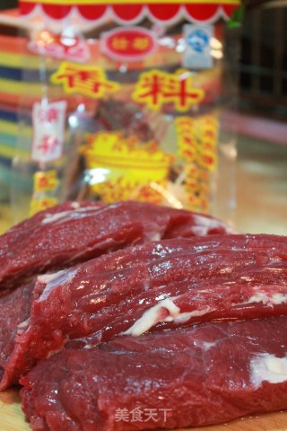 手撕牛肉的做法步骤：1