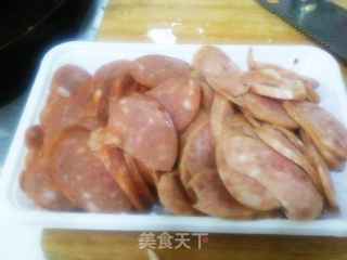 双椒炒香肠的做法步骤：2