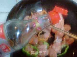 双椒炒香肠的做法步骤：4