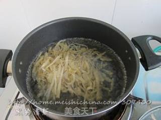 不要放油的榨菜肉丝汤的做法步骤：3