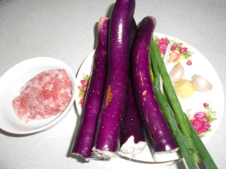 肉末炒茄子的做法步骤：1