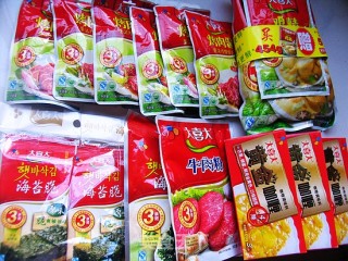 麻油香滋味——姜蓉豆芽拌粉条的做法步骤：1