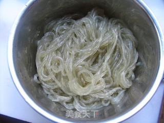 麻油香滋味——姜蓉豆芽拌粉条的做法步骤：2