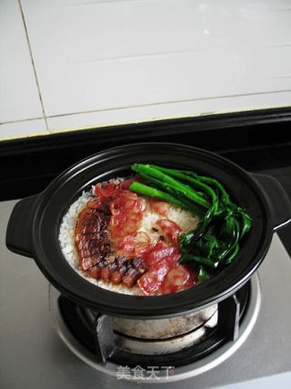 传统美食自己做----广式腊味煲仔饭的做法步骤：9