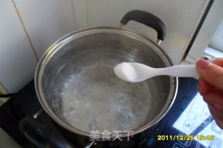 凉拌黑本耳的做法步骤：2
