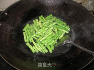 【创意新派菜】橄榄菜炒四季豆的做法步骤：2