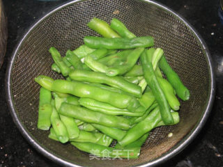 【创意新派菜】橄榄菜炒四季豆的做法步骤：3