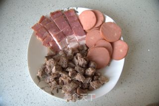 馅料十足——培根烤肠PIZZA的做法步骤：2