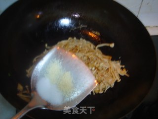 辣白菜炒金针菇的做法步骤：5