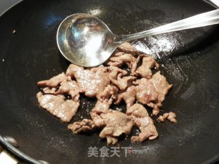牛肉炒玉米芯的做法步骤：2