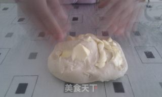 肉松橄榄包的做法步骤：2