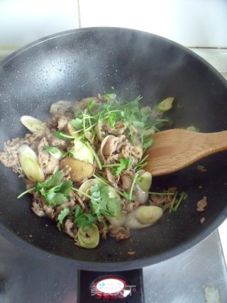 边角料也有好味道-----葱爆羊肉片的做法步骤：7