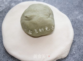 酥到掉渣的小点心---抹茶红豆千层酥的做法步骤：3