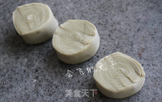 酥到掉渣的小点心---抹茶红豆千层酥的做法步骤：5