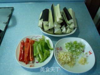 正宗鱼香茄子的做法步骤：1