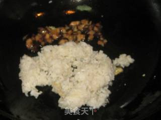 方腿肠香菇蛋炒饭的做法步骤：5