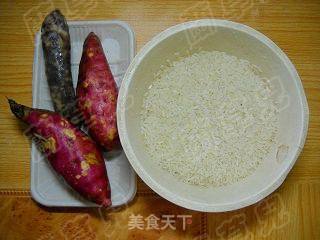 红薯腊肠焖饭的做法步骤：1
