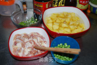 菠萝鸡丁的做法步骤：2